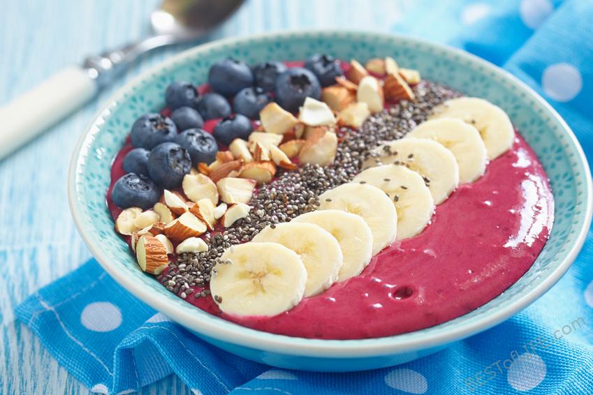 Start your day with an easy and healthy breakfast that will keep you energized with these best breakfast bowl recipes. #healthybreakfast #healthyrecipes #healthymeal #breakfast #breakfastrecipes #bestbreakfast #recipes 