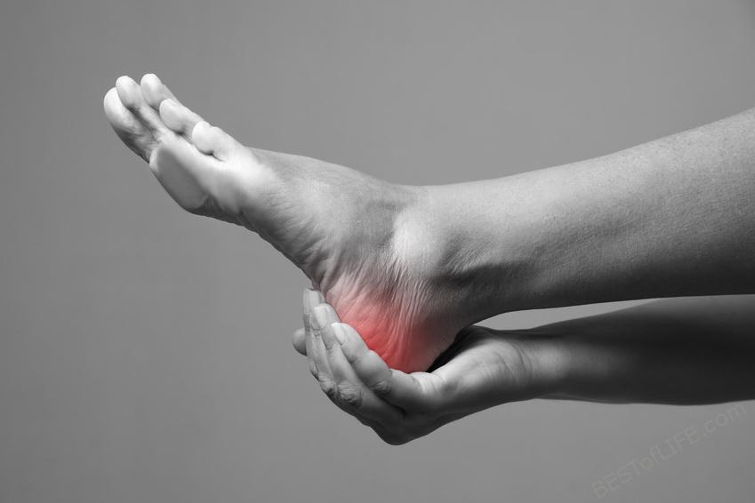 A heel spur can cause a tremendous amount of pain and limit exercise and movement. Thankfully you can reduce the pain of heel spurs with these at home remedies. Heel Spur Relief | Heel Spur Remedies #healthyliving #heelspurs #workouttips #exercise #workouts #painrelief