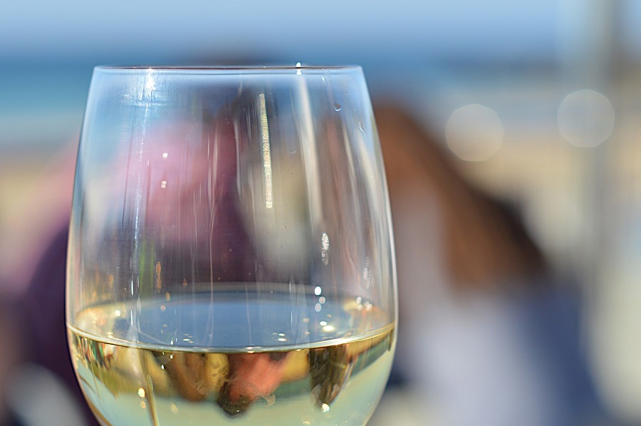 Wine Etiquette Tips Close Up of a Glass of White Wine
