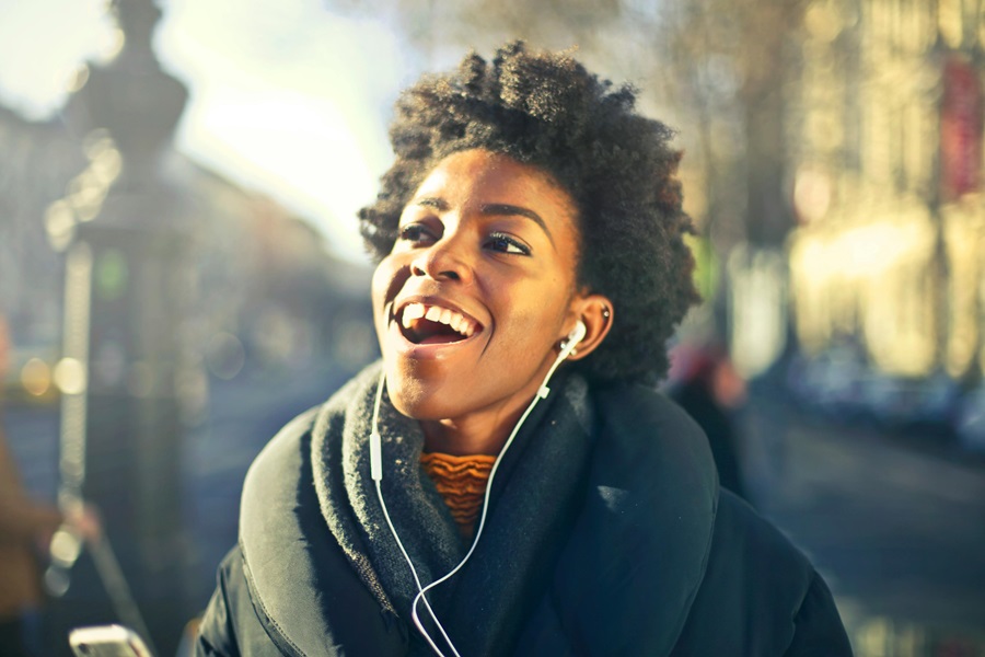 10 Songs to Listen to When you Want to Make a Deal a Woman Listening to Music While Walking Outside