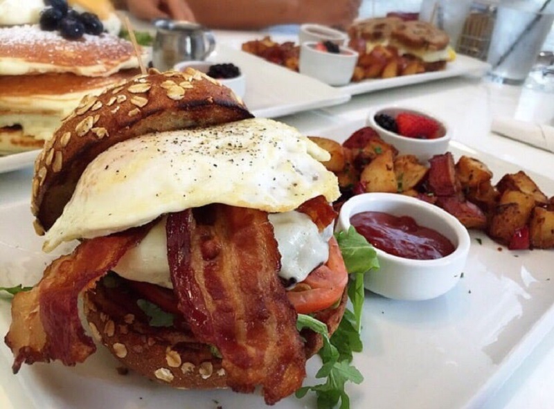 5 Casual Breakfast Restaurants in Hollywood California - The Best of Life