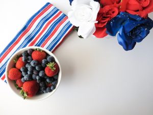 Not all red white and blue drinks need to have alcohol and when they don’t you can share the party drinks with guests of all ages. #fourthofjuly #drinks #party | Fourth of July Drinks| Drinks for Kids | Red White and Blue Drinks