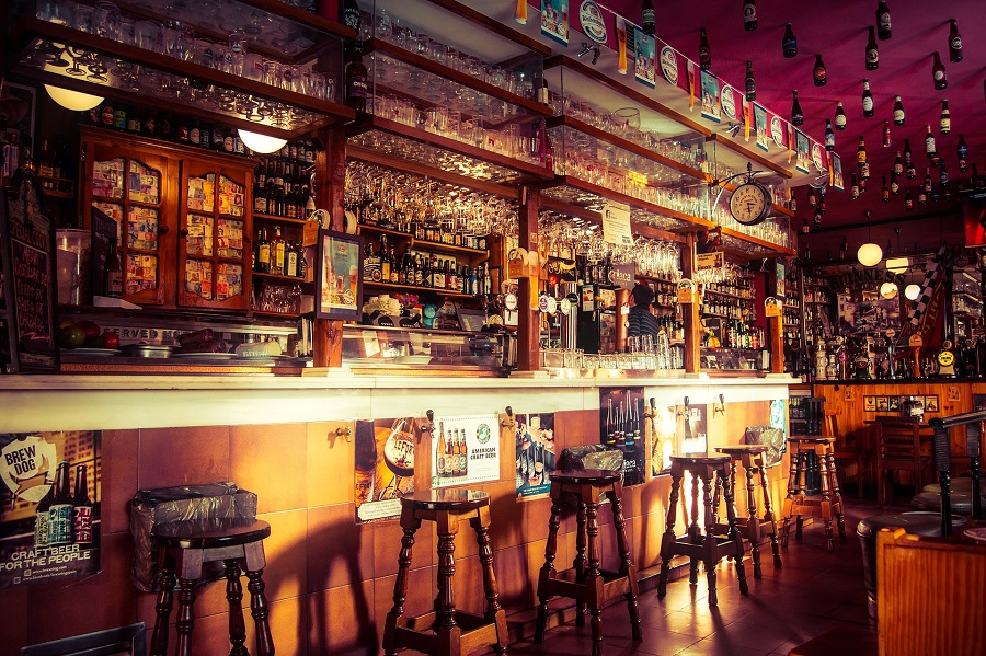 San Francisco is full of things to do! While visiting, be sure to check out the coolest bars in San Francisco. Best Bars in San Francisco | Best Themed Bars in San Francisco | Where to Drink in San Francisco #sanfrancisco #bars #cocktail #happyhour