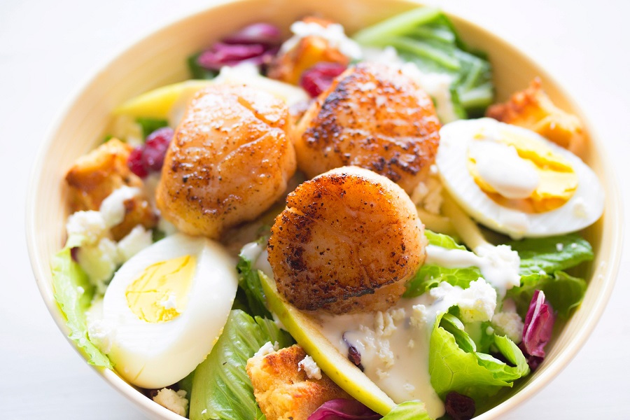 Clean Eating Tips for Beginners Close Up of a Salad in a Bowl Topped with Scallops 
