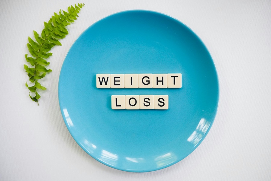 Ways to Lose 3 Pounds in 2 Days a Blue Plate with Letter Tiles That Spell Out Weight Loss