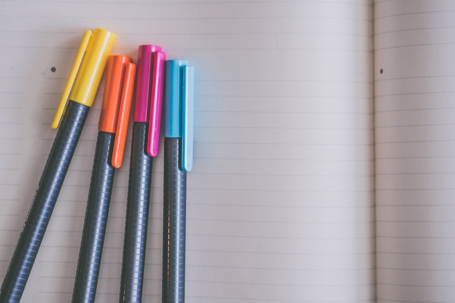 Bullet journal pens aren’t like your average ball-point pen. These pens are designed to get more creative and make your bullet journal a piece of art. Best Pens for Bullet Journals | Bullet Journal Pens That Don’t Ghost | What Pens to Use for Bullet Journals | Bullet Journal Supplies for Beginners | Writing Pens for Bullet Journals