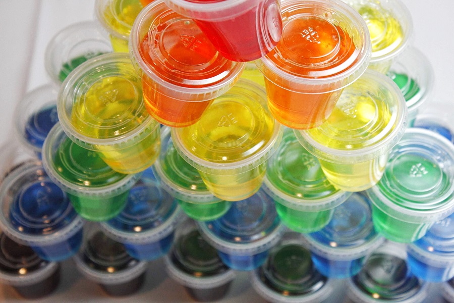 hur lång tid tar det jello shots att ställa in? Det är viktigt att veta svaret på den här frågan när du gör jello-skott till din nästa fest! Jello Shot Ideas / Malibu Jello Shots / Margarita Jello Shots | whisky Jello Shots | Strawberry Jello Shots/hur man gör starka Jello Shots