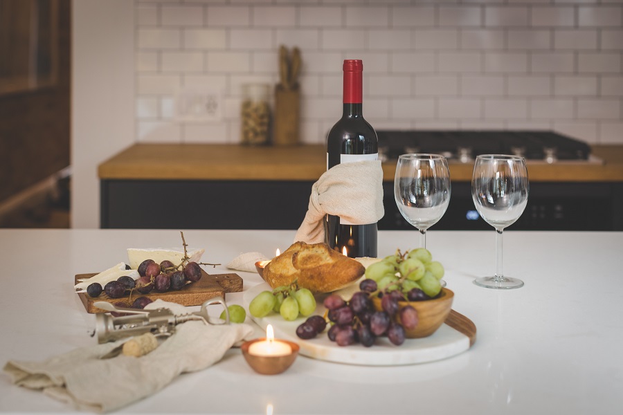 The best red wines under $30 offer a smooth profile and are perfect for dinners and happy hours with friends or a night in alone. What Makes Wines Expensive | Cheap Wines for Dinner Parties | Affordable Red Wines | Red Wines for BBQ | Affordable Fall Wines