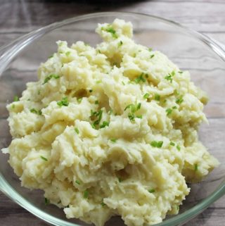 Our easy instant pot mashed potatoes recipe will quickly become a staple recipe in your weekly meal planning! The potatoes come out perfect every time and clean up is a breeze! Instant Pot Mashed Potatoes No Sour Cream | Creamy Mashed Potatoes | Mashed Potatoes with Heavy Cream | Mashed Potatoes for Two | Mashed Potatoes with Skin | Creamy Mashed Potatoes Homemade