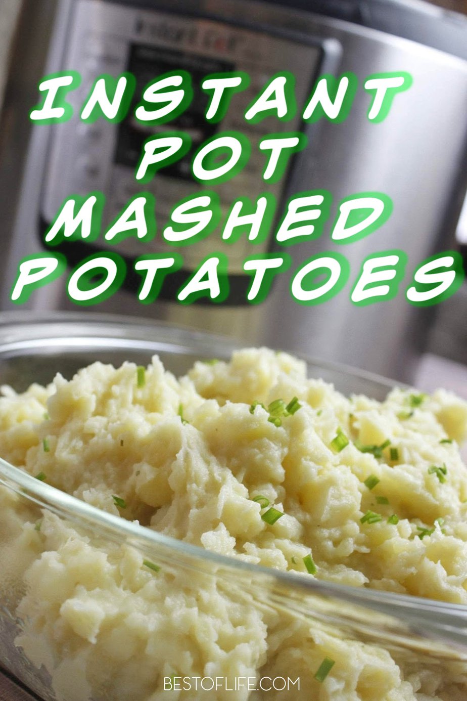 Our easy instant pot mashed potatoes recipe will quickly become a staple recipe in your weekly meal planning! The potatoes come out perfect every time and clean up is a breeze! Instant Pot Recipes | Side Dish Recipes | Instant Pot Side Dish Recipes | Instant Pot Potatoes Recipe | Mashed Potatoes Recipe #instantpot #instantpotrecipe
