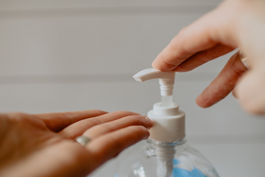 DIY hand sanitizer is not only easy to make, but it could also be the safest way to clean your hands and protect against germs. How to Make Hand Sanitizer | What to Know Before Making Hand Sanitizer | How to Make Your own Hand Sanitizer | Homemade Hand Sanitizer | How to Make Effective Hand Sanitizer 