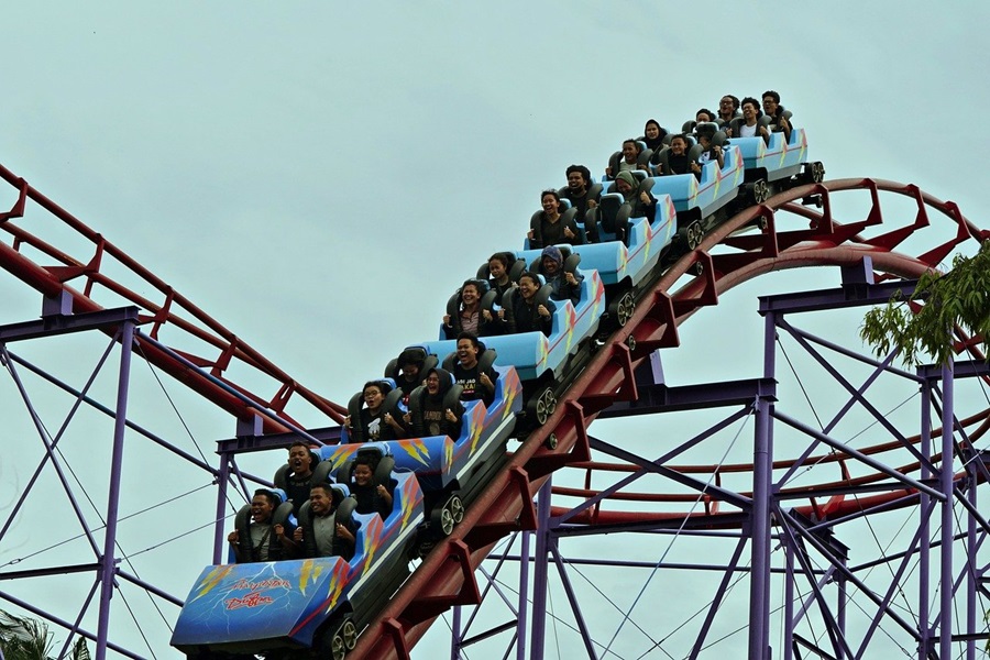 Best Things to Do in Summer in Upstate New York a Roller Coaster Filled with Riders