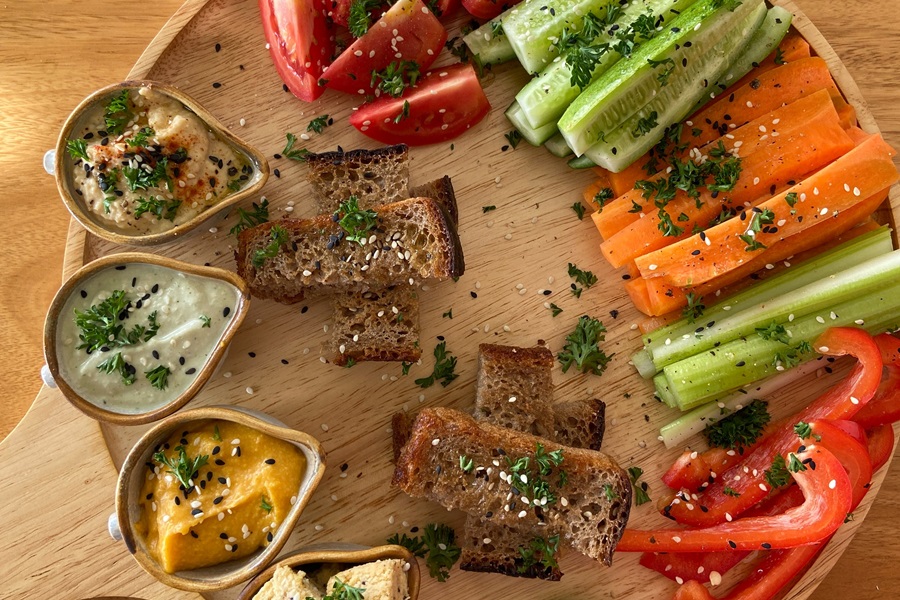 Close Up of a Vegetable Platter Ideas for Parties and Happy Hour