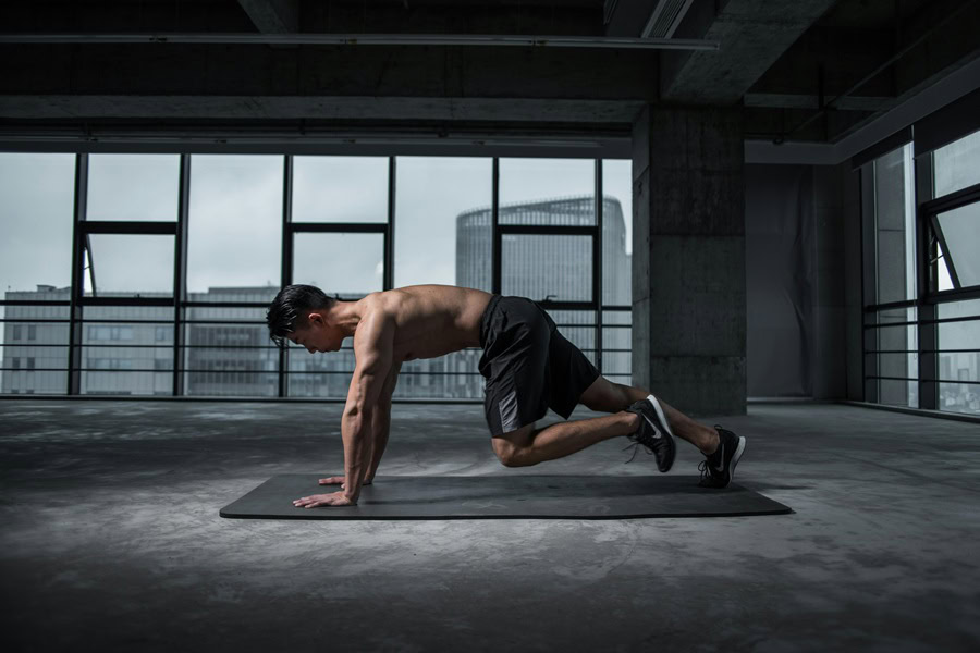 Muffin Top Workouts a Man Doing Mountain Climbers in a Studio