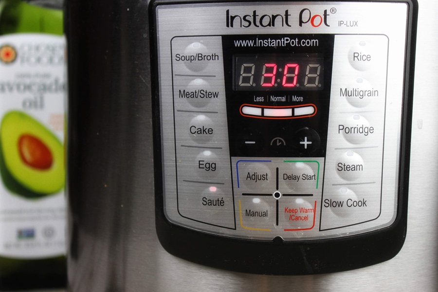 How to Use an Instant Pot Close Up of the Face of an Instant Pot with 30 Minutes on the Clock