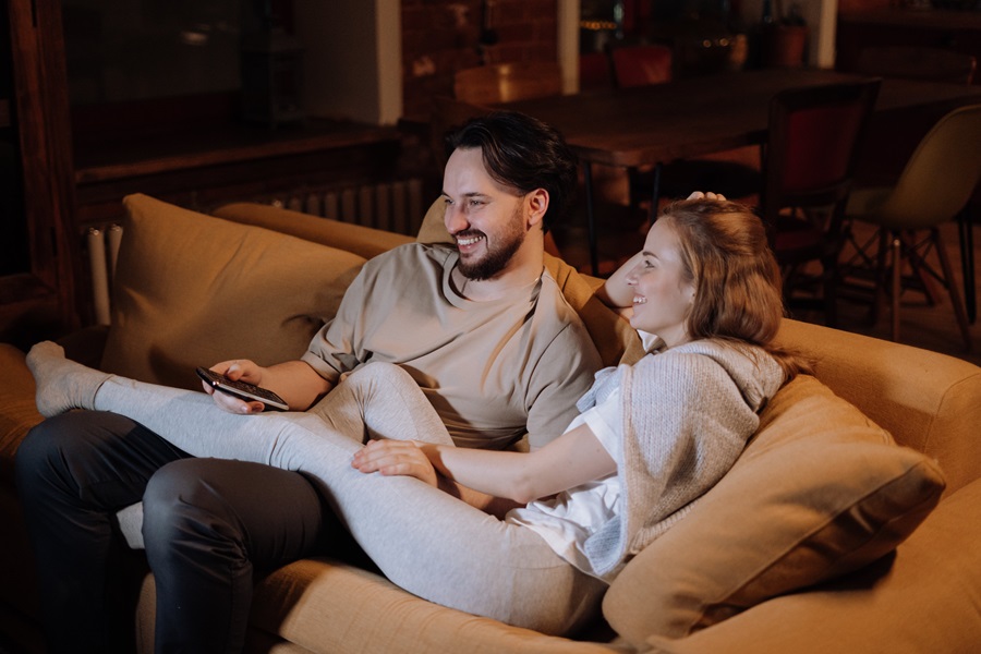 Netflix Shows to Binge Watch as a Couple a Couple Watching TV on a Couch 
