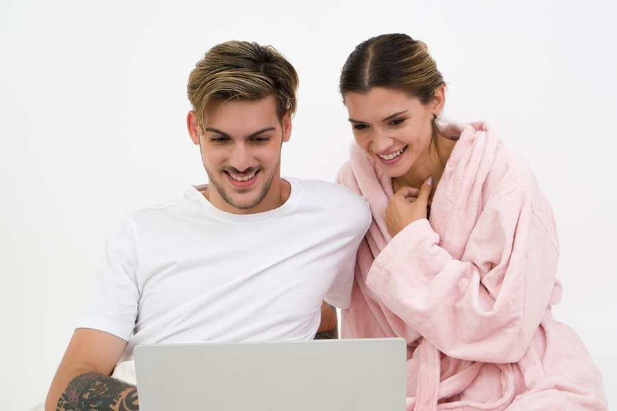 Netflix Shows to Binge Watch as a Couple a Couple Watching a Laptop