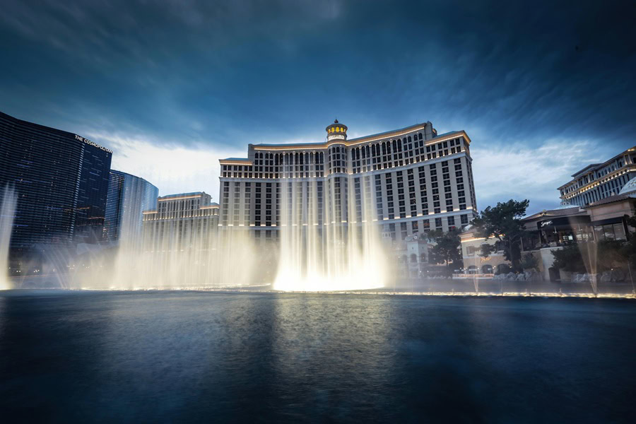 Free Things to Do in Las Vegas for Couples View of the Bellagio Fountains Going Off During Day Time Hours