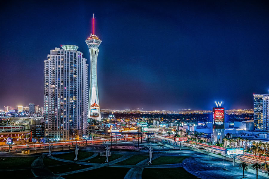 Free Things to Do in Las Vegas for Couples Night Time View of the Vegas Skyline