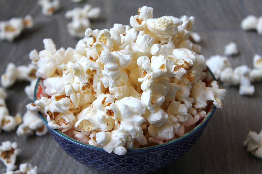 Best Snacks for Weight Loss to Carry with You a Small Blue Bowl of Popcorn