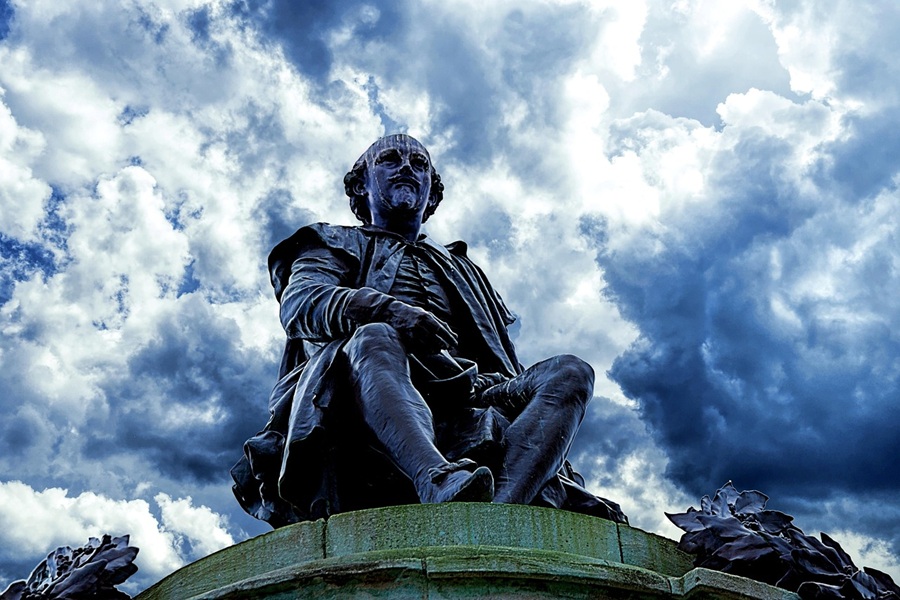 Free Things to do in Orange County a Statue of Shakespeare in a Park