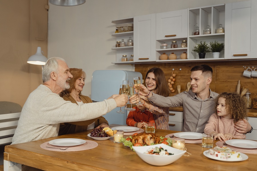 Thankful Quotes Family Having Thanksgiving Dinner Together