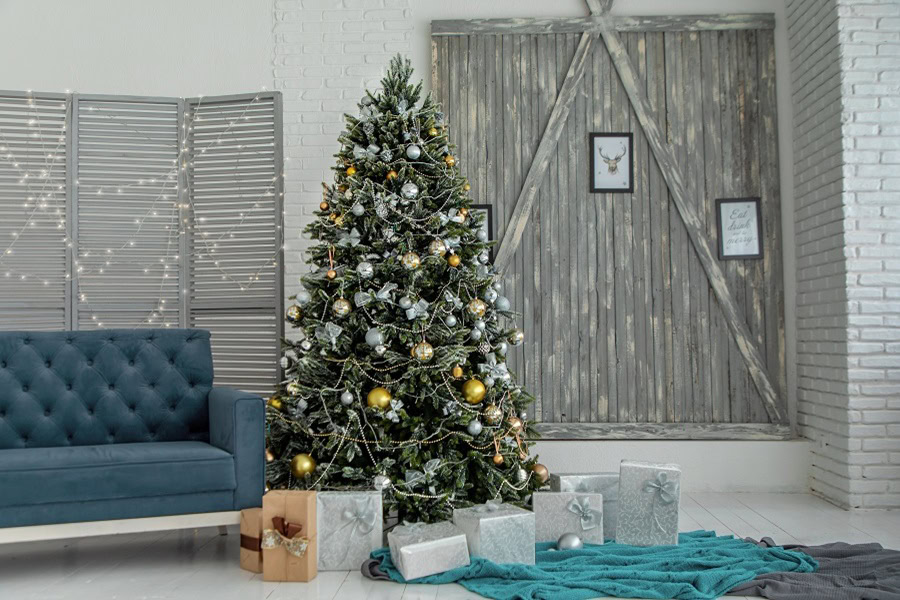 DIY Christmas Tree Ideas A Blue and White Living Room with a Decorated Christmas Tree