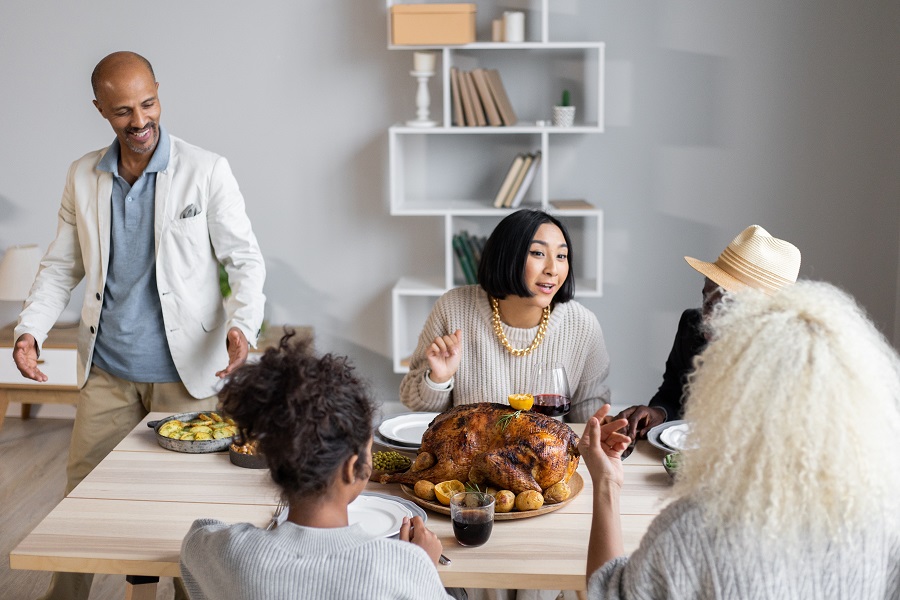Funny Thanksgiving Clapbacks a Group of Friends Celebrating Friendsgiving Together