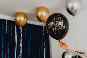 DIY New Years Eve Decor | Centerpieces, Decorations, & Party Favors
