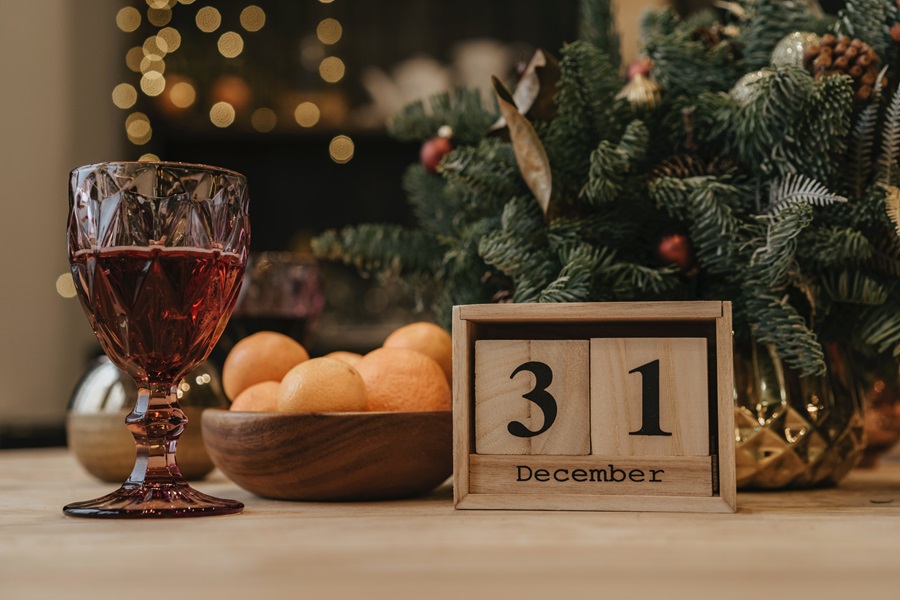 DIY New Years Eve Decor  Close Up of a Glass of Bourbon Next to a Calendar That Says December 31