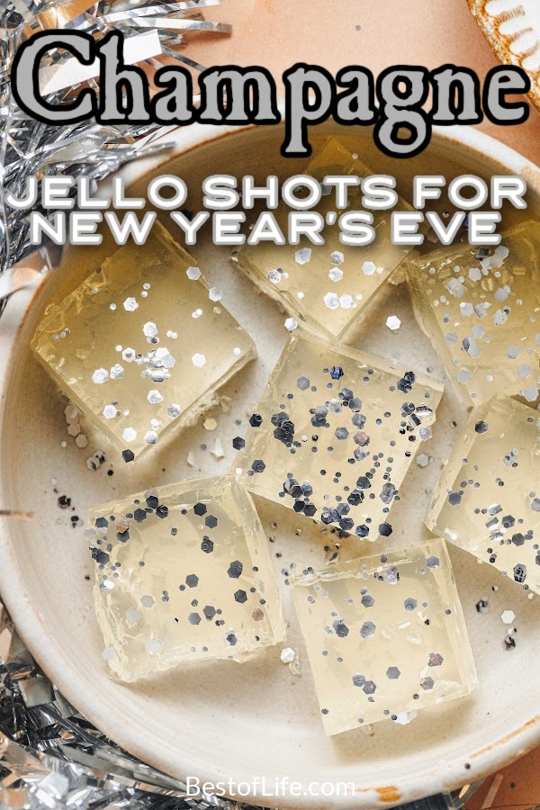 This New Years Eve Champagne jello shots recipe for New Years Eve parties gives sparkling wine a new look. New Years Eve Cocktails | New Years Eve Champagne Cocktails | New Years Eve Party Recipes | Party Recipes with Champagne | Champagne Cocktail Recipes | Jello Shots for New Years | Shimmering Jello Shots #jelloshots #newyearseve