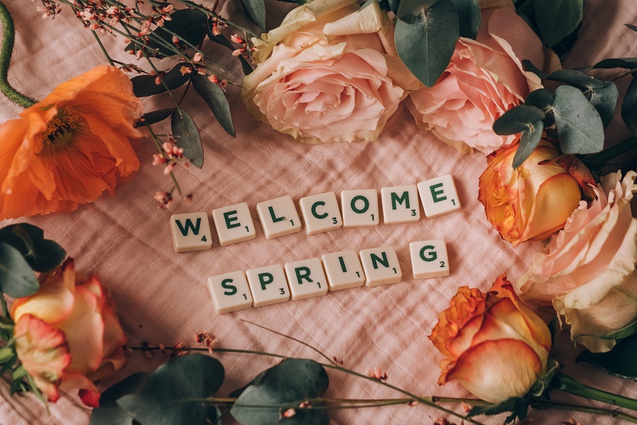 Beautiful Spring Quotes Letter Tiles Spelling Out Welcome Spring Surrounded by Roses