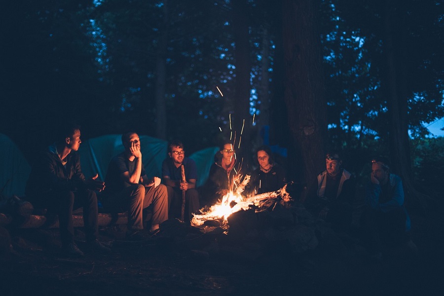 Campfire Food Ideas a Group of People Sitting Around a Campfire at Night