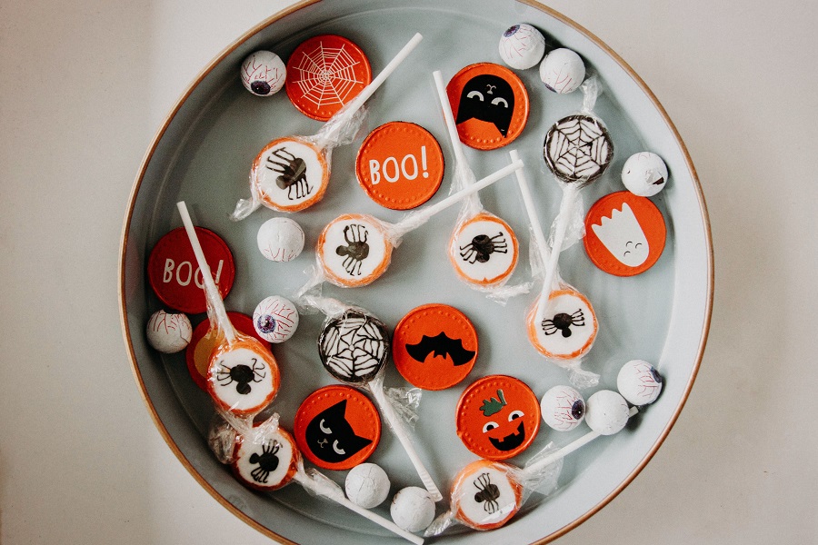 Halloween Fireplace Mantel Decor Ideas a Serving Tray Filled with Halloween Candy