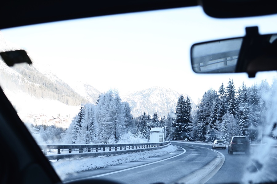 Best Car Movies on Netflix View of a Highway Covered in Snow