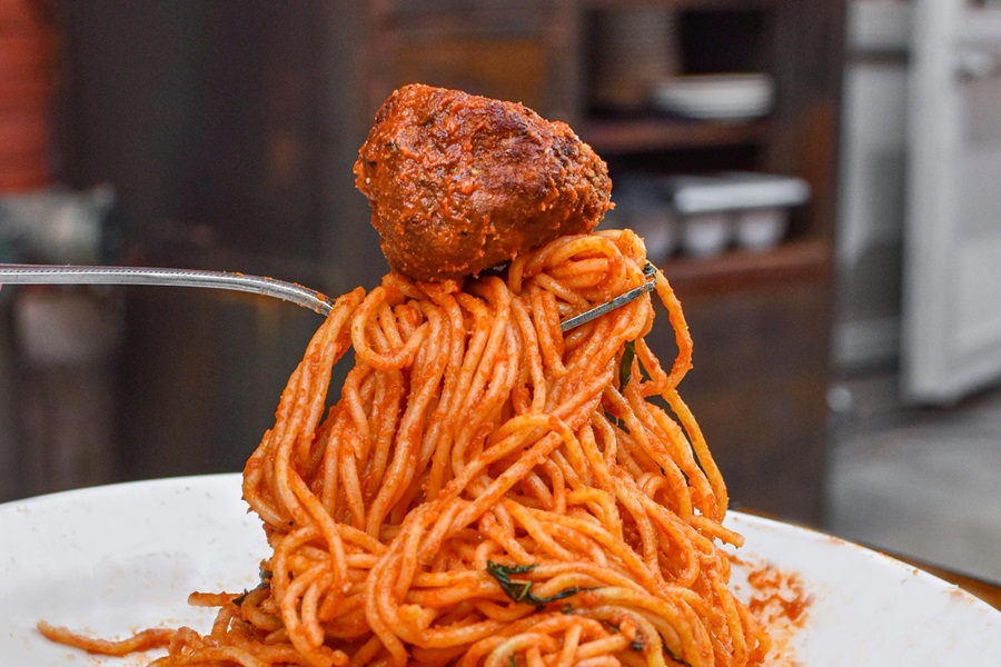 Easy Instant Pot Spaghetti and Meatballs Recipes Close Up of a Fork Full of Spaghetti with a Single Meatball on Top