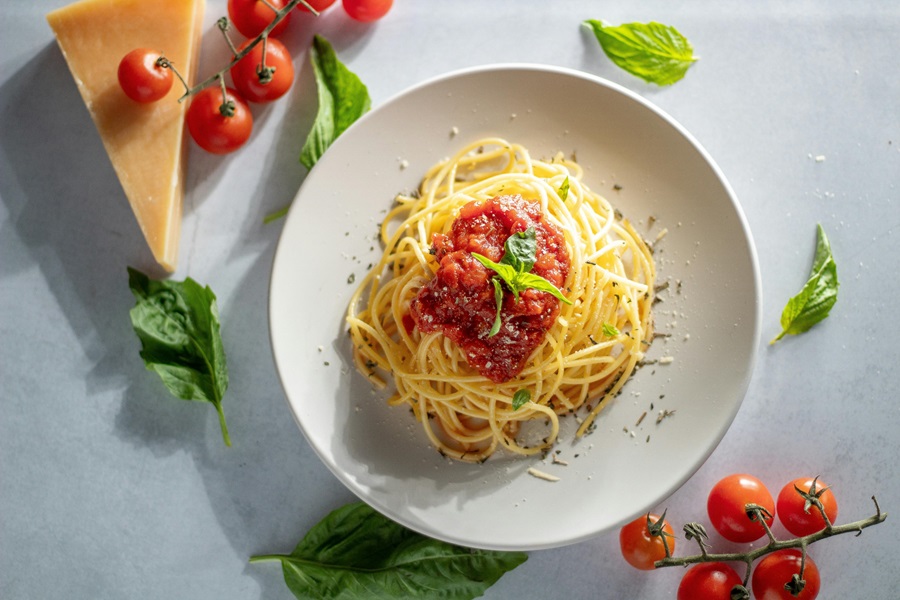 Easy Instant Pot Spaghetti and Meatballs Recipes Overhead View of a Plate of Spaghetti with Marinara and Basil Leaves