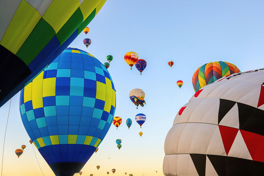 Inspirational Hot Air Balloon Quotes and Sayings View of Hot Air Balloons Flying Up into the Air