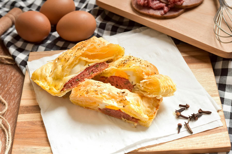 Puff Pastry Appetizer Recipes Puff Pastry Pies on a Napkin