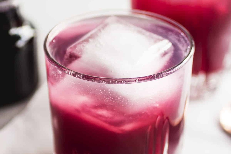 Whiskey Drinks for Summer Blueberry Whiskey Spritzers in a Glass with Ice