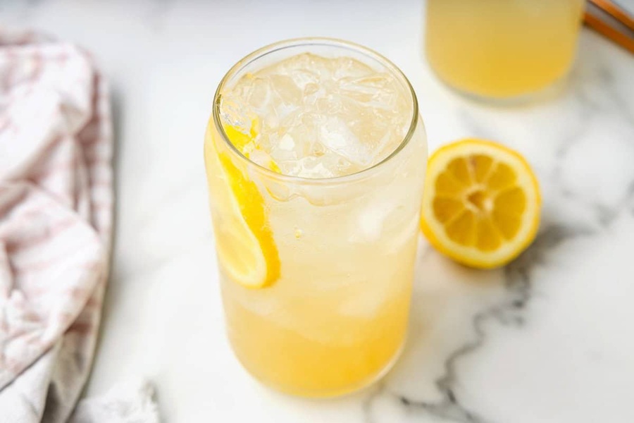 Whiskey Drinks for Summer Whiskey Lemonade in a Glass with Ice
