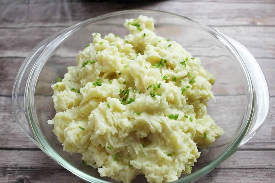 Best Side Dishes for a BBQ Instant Pot Mashed Potatoes Recipe in a Glass Bowl